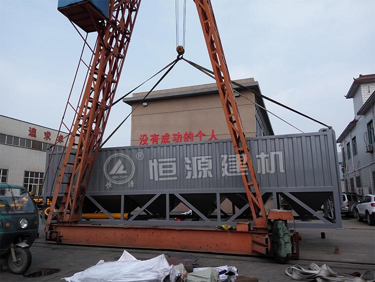 80吨集装箱式水泥仓装车发货，发往安徽客户场地
